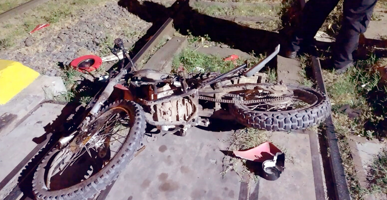 moto destruida tras el impacto