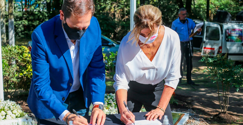 Marisa Fassi firmando convenios con Nación para obras en Cañuelas