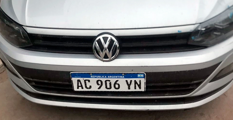 VW Polo color gris robado