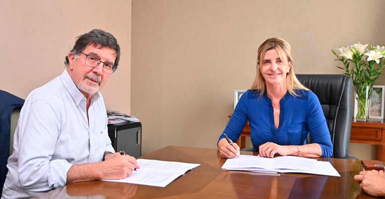 Fassi junto a Sileoni durante la firma de convenios entre Cañuelas y Provincia de Buenos Aires