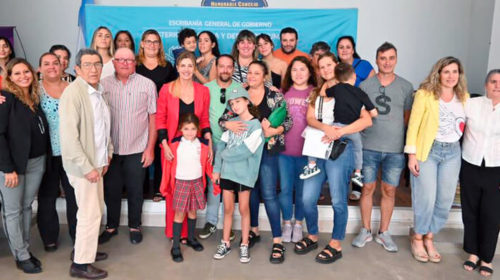 Barrio Morgante: 68 familias firmaron la escritura de sus viviendas