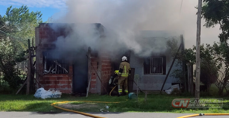 Una Vela Causó Un Voraz Incendio Que Destruyó Por Completo Una Vivienda ...