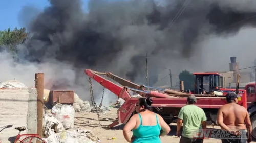 VIDEO. 7 horas y más de 50 Bomberos se necesitaron para extinguir un importante incendio