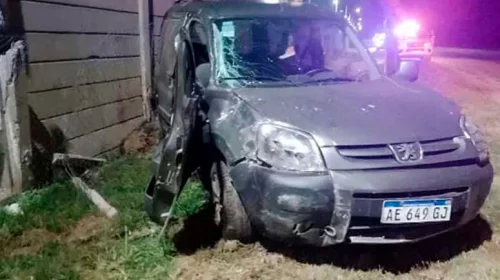 Despiste y tragedia: conductor muere tras chocar contra un muro perimetral