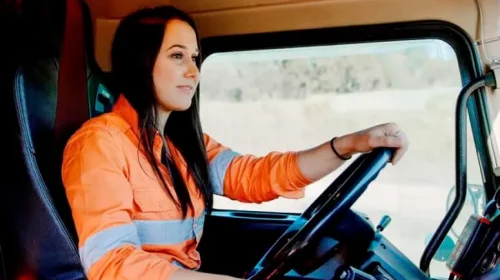 Capacitate en COCATRA ¿Te gustaría ser conductora de camiones?