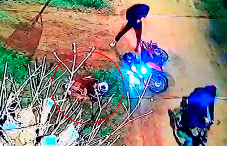 motochorros atacorn a una mujer - CañuelasNews