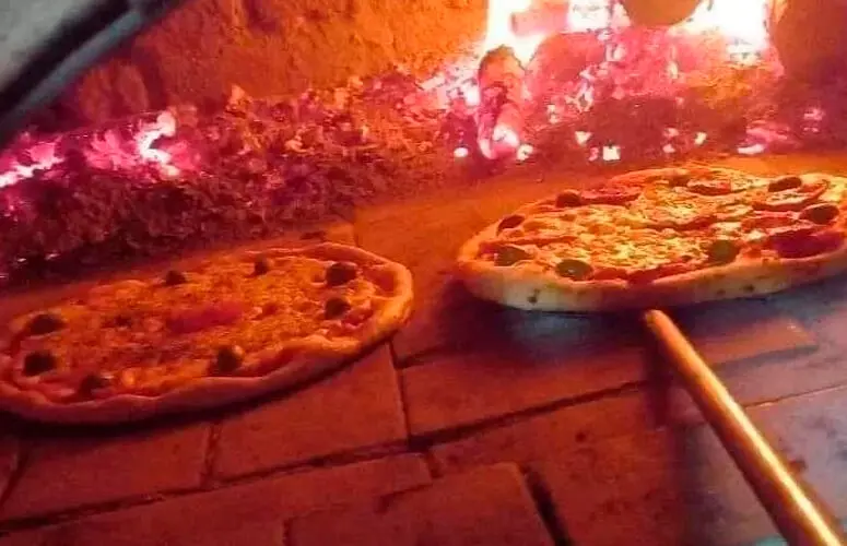 Pizzas al Horno de Barro de El Boliche de Pochi