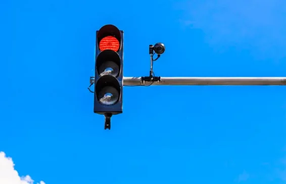 Controles fotográficos del tránsito en semáfaros